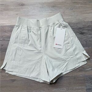 Lululemon Stretch Woven Relaxed-Fit HR Short 4" - Bone